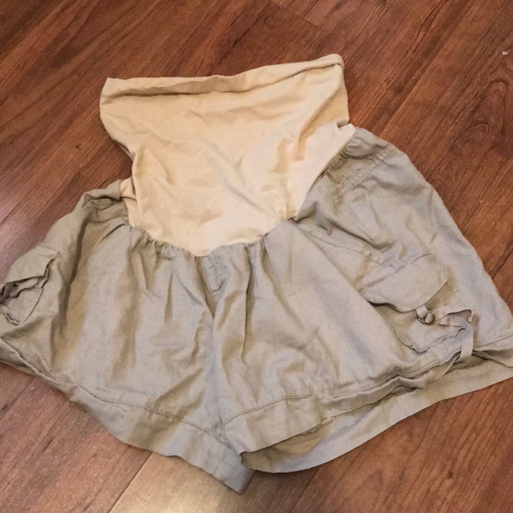 Maternity cargo shorts
